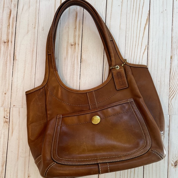 Handbags - Classic Coach Purse in Tan Leather